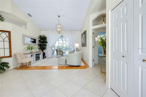 Chandelier, Interior, Living room