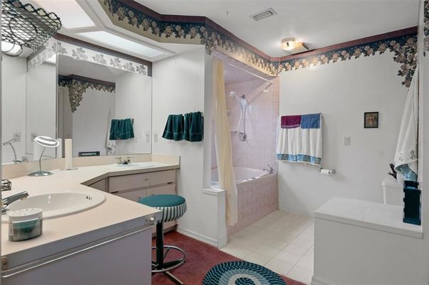 Bathroom, Dual Sink Vanities, Interior