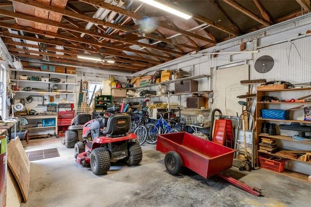 Garage, Interior, Wooden Beams