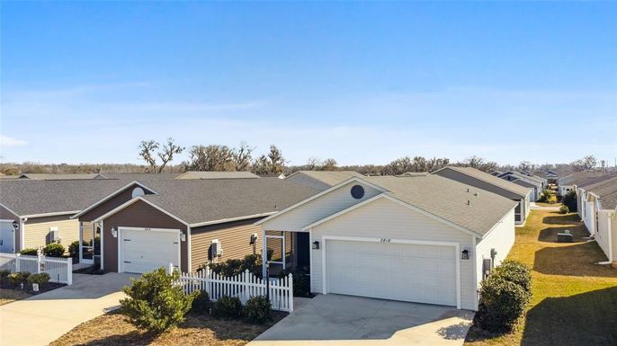 Attached, Exterior, Facade, Ranch
