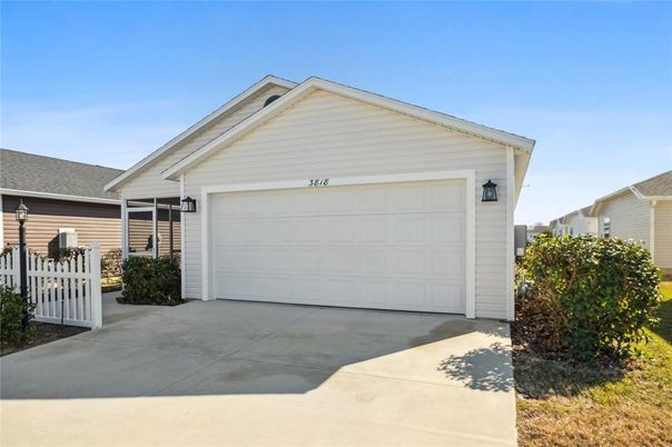 Detached Garage, Exterior