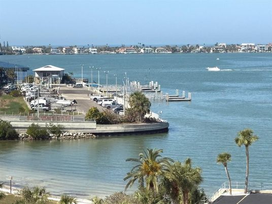Exterior, Lake