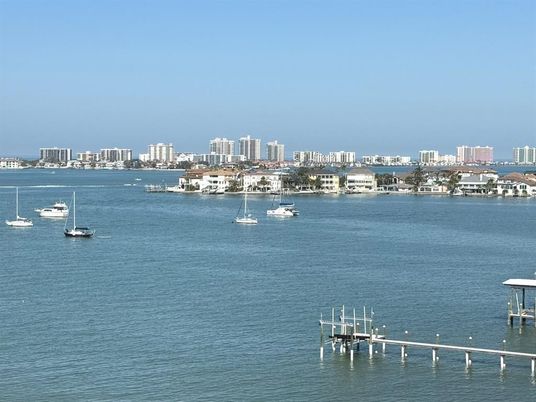Exterior, Lake