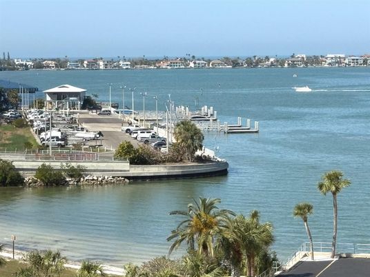 Exterior, Lake