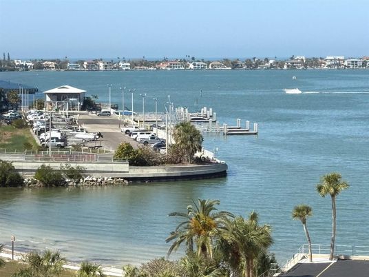 Exterior, Lake