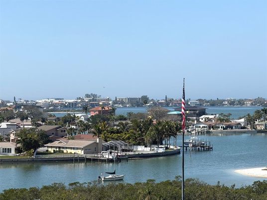 Exterior, Lake