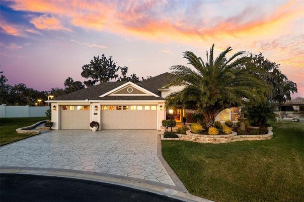 Attached, Exterior, Facade, Ranch