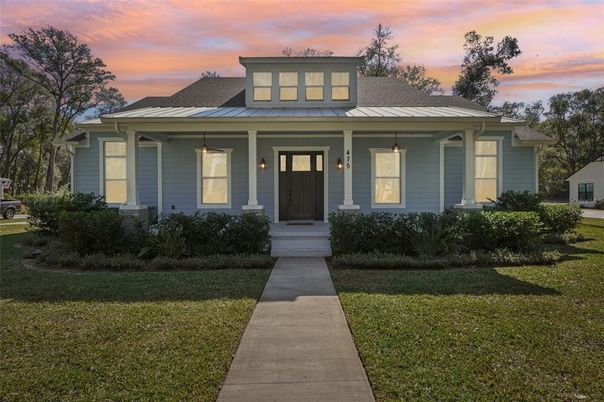 Exterior, Facade, American Foursquare