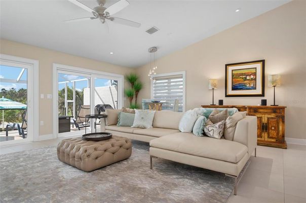 Dining room, Interior, Living room, Pendant Lights, Recessed Lighting