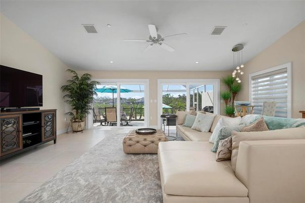 Dining room, Interior, Living room, Pendant Lights, Recessed Lighting