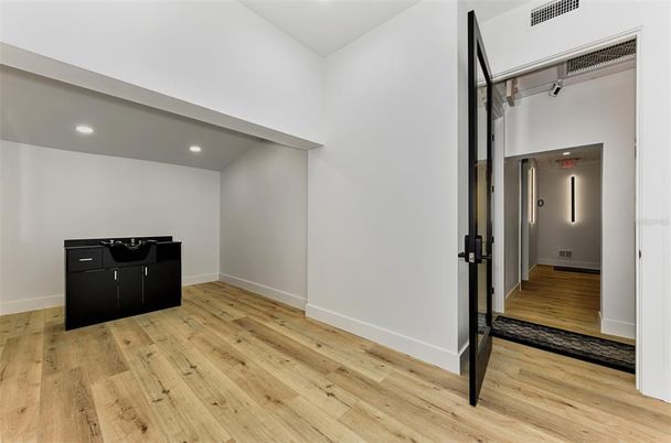 Interior, Recessed Lighting, Wood Texture Flooring