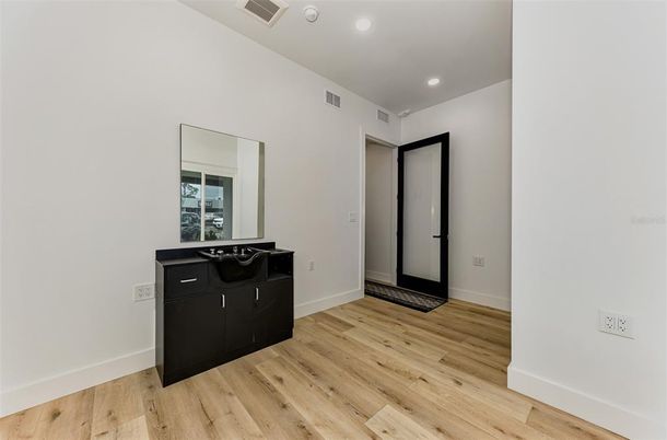 Interior, Recessed Lighting, Wood Texture Flooring