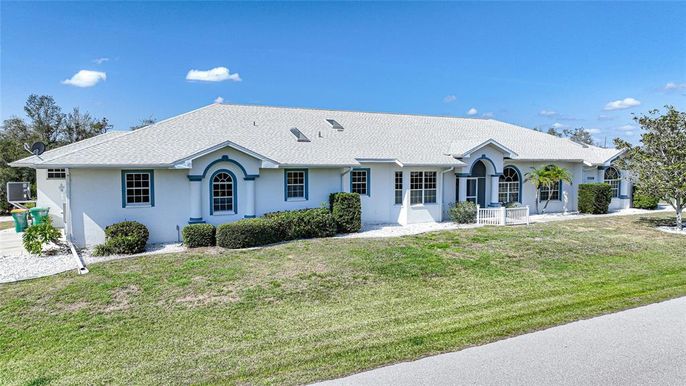 Backyard, Exterior, Facade, Ranch