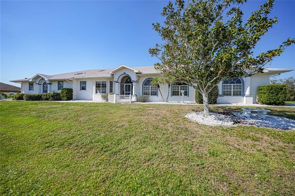 Backyard, Exterior, Facade, Ranch