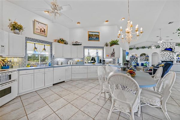 Chandelier, Dining room, Interior, Kitchen, Pendant Lights, Recessed Lighting