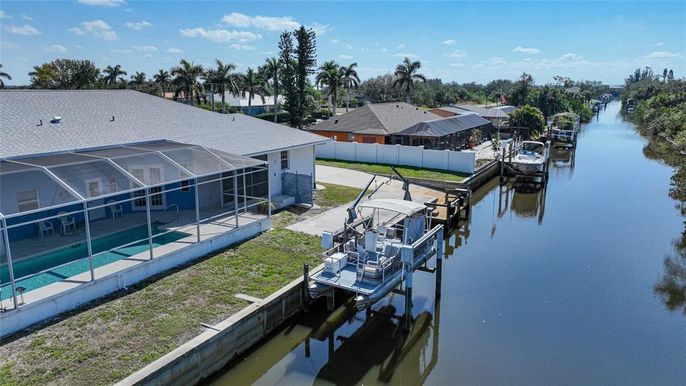 Exterior, Lake
