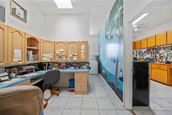 Home Office, Interior