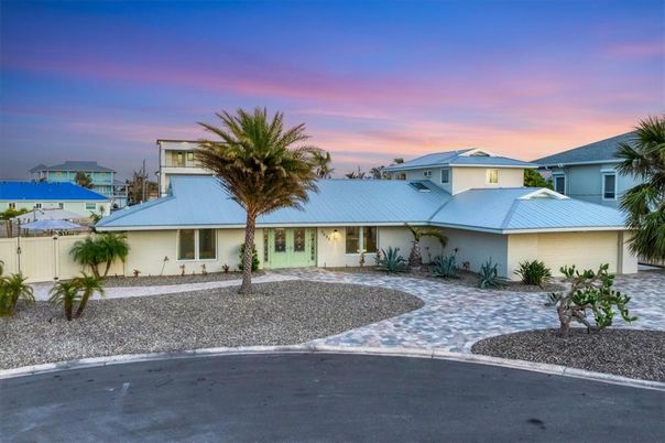 Attached, Exterior, Facade, Ranch