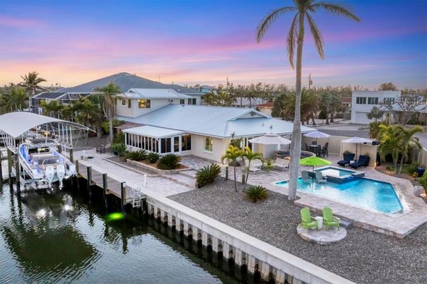 Exterior, Lake, Pool