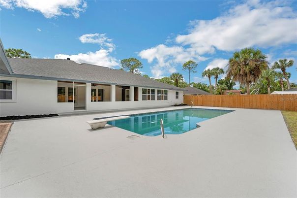 Exterior, Pool