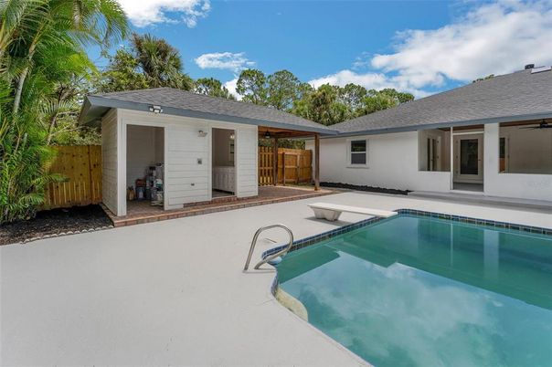 Exterior, Pool