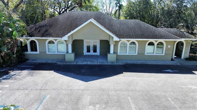 Exterior, Facade, Ranch