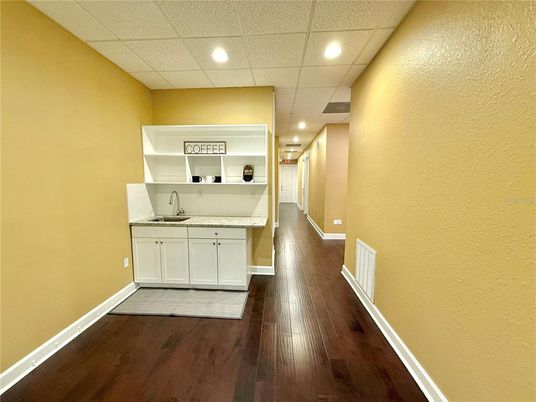 Interior, Recessed Lighting, Wood Texture Flooring