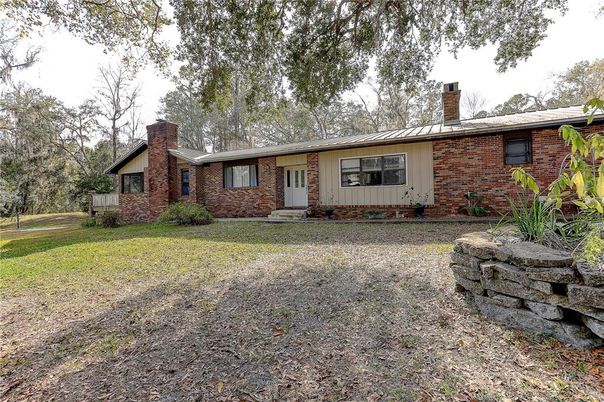 Backyard, Exterior, Facade, Brick Facade, Ranch