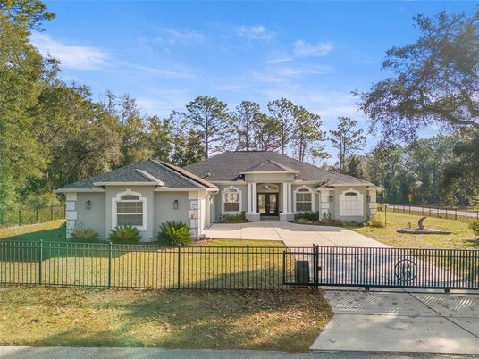 Backyard, Exterior, Facade, Ranch