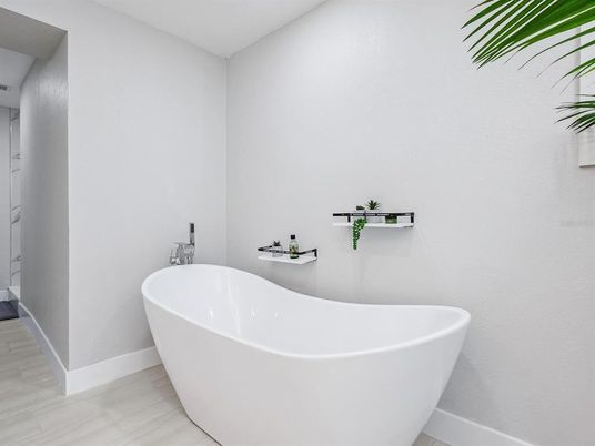 Bathroom, Free Standing Baths, Interior
