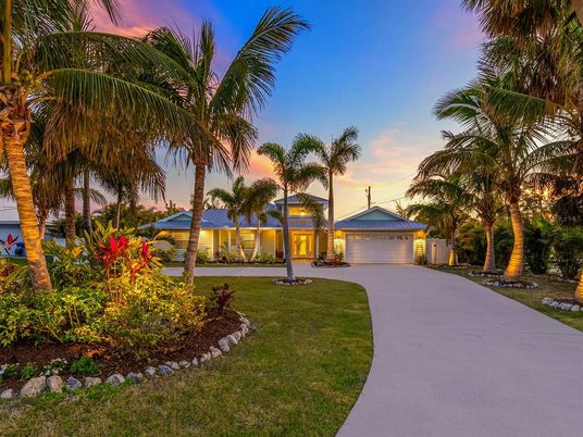 Backyard, Detached Garage, Exterior