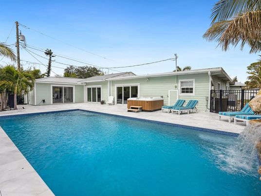 Exterior, Hot Tub, Pool