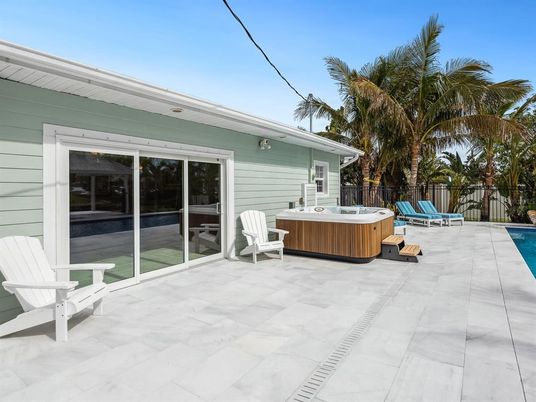 Exterior, Hot Tub
