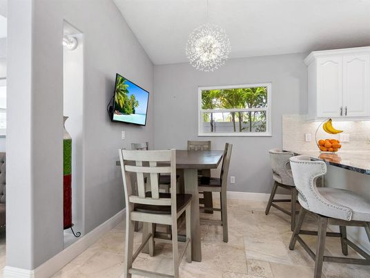 Chandelier, Dining room, Interior, Pendant Lights