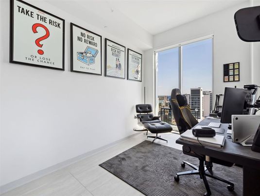 Home Office, Interior