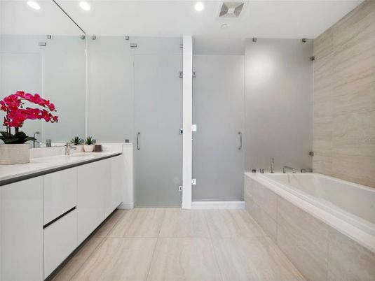 Bathroom, Dual Sink Vanities, Interior, Recessed Lighting