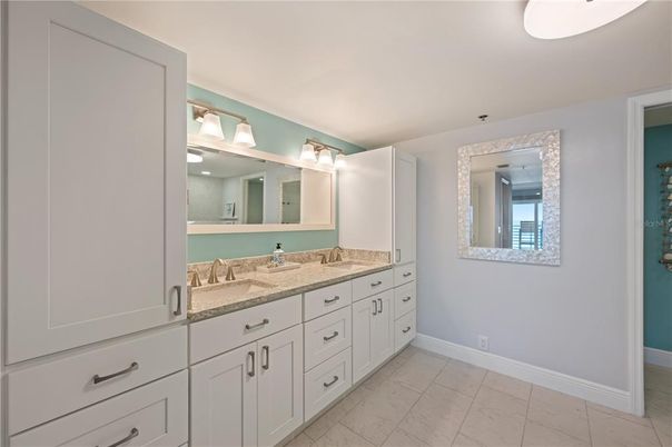 Bathroom, Dual Sink Vanities, Interior