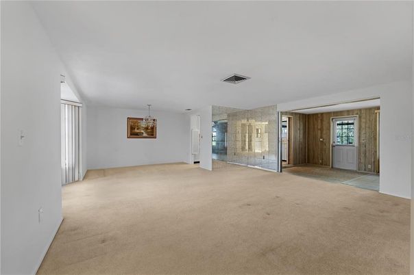 Empty room, Interior