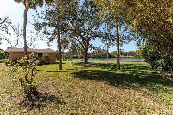Exterior, Lake