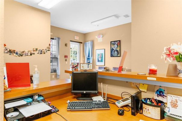 Home Office, Interior