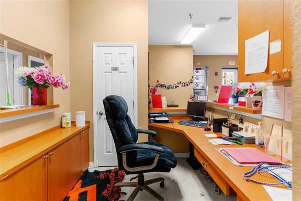 Home Office, Interior