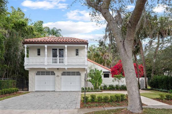 Attached, Exterior, Facade, Mediterranean