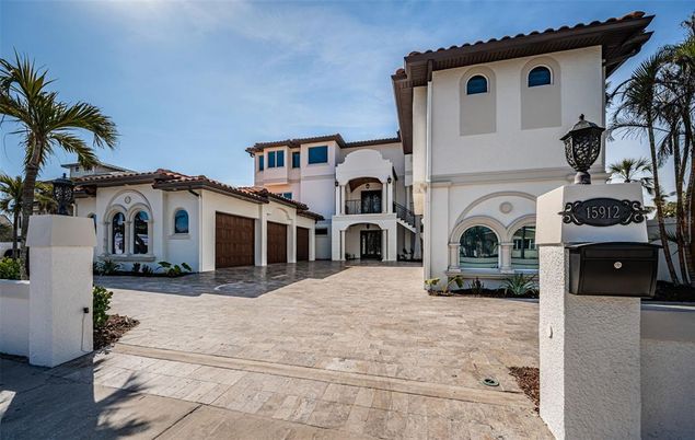 Attached, Exterior, Facade, Mediterranean