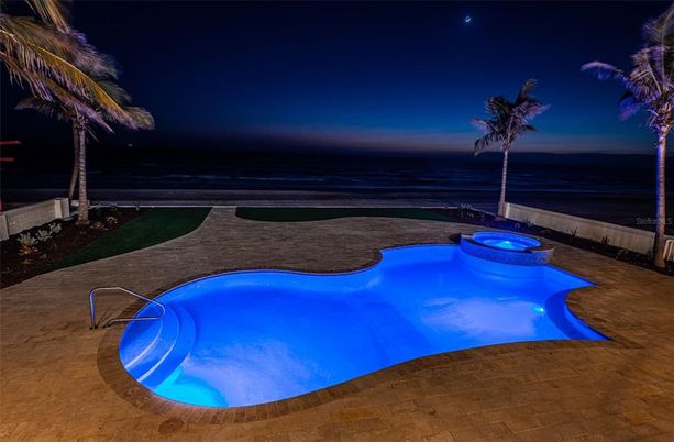 Exterior, Pool, Water