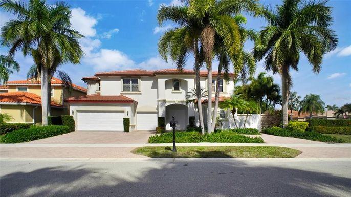 Attached, Exterior, Facade, Mediterranean