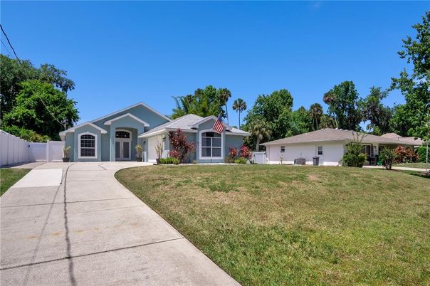 Backyard, Exterior, Facade, Ranch