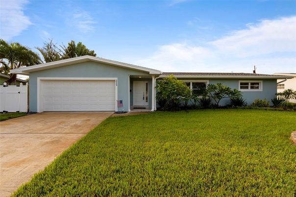 Attached, Exterior, Facade, Ranch