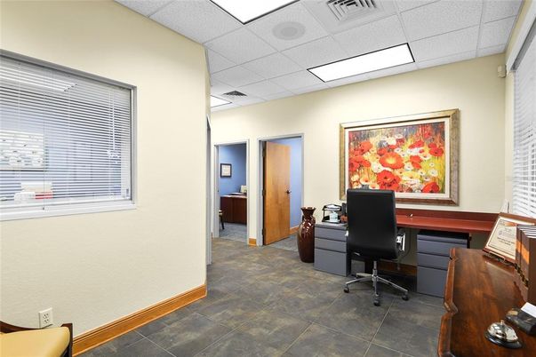 Home Office, Interior