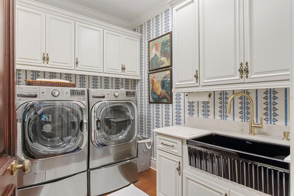 Interior, Washer, Wood Texture Flooring