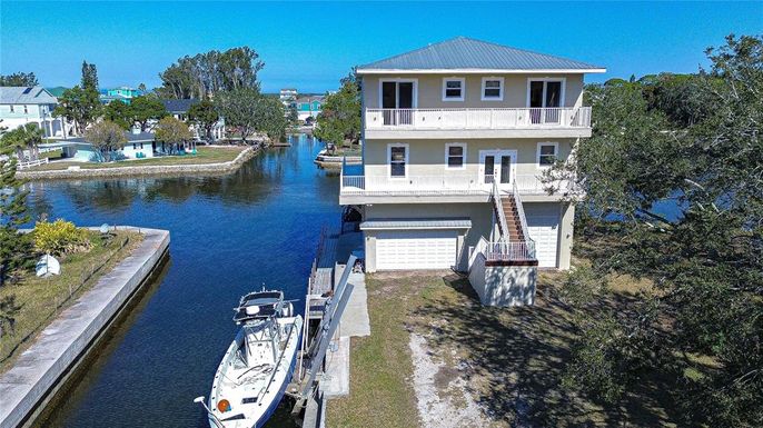 Exterior, Lake